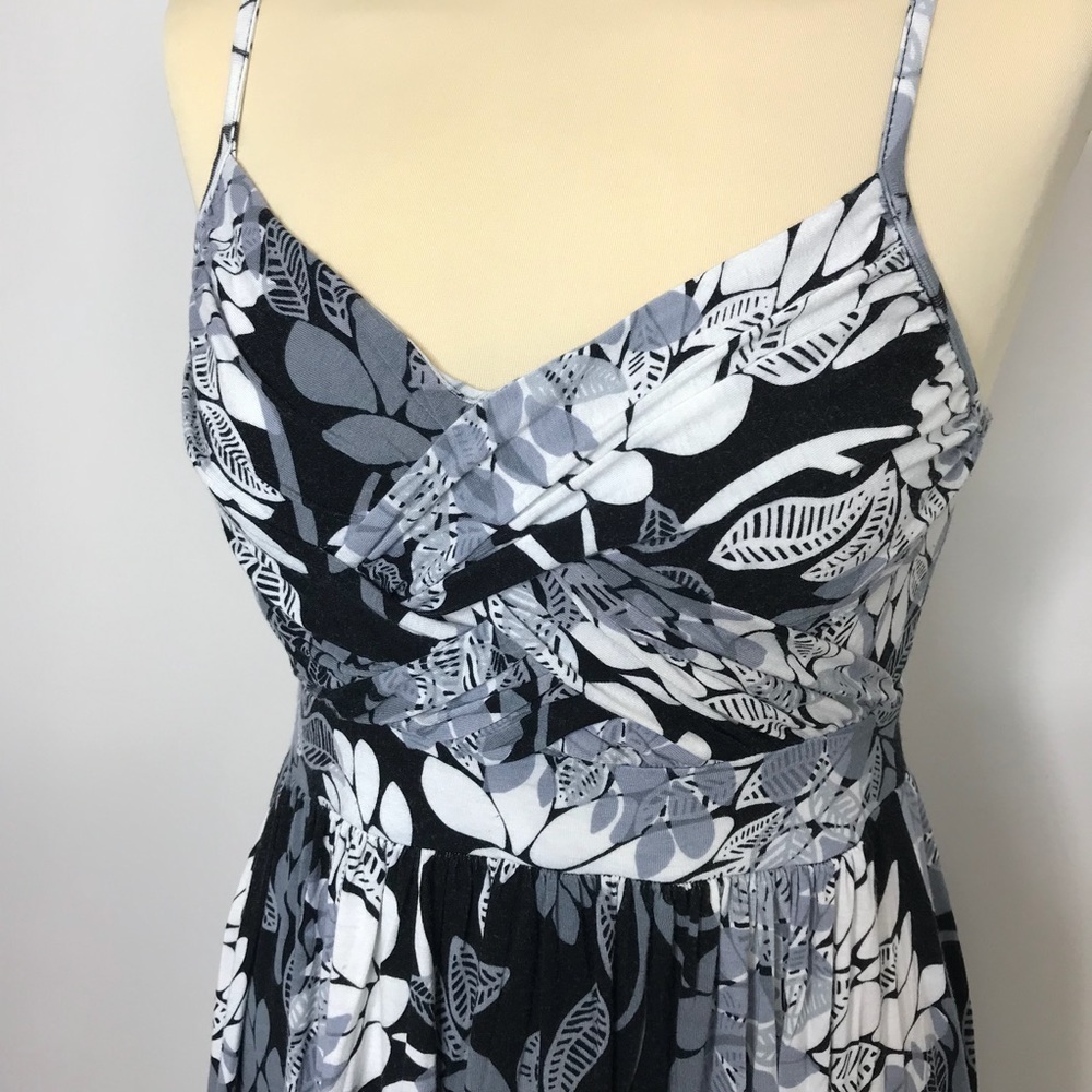 New York and Company Grey Floral Maxi Dress - Picture 2 of 7